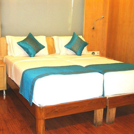 Hotel Emarald, Νέο Δελχί Εξωτερικό φωτογραφία