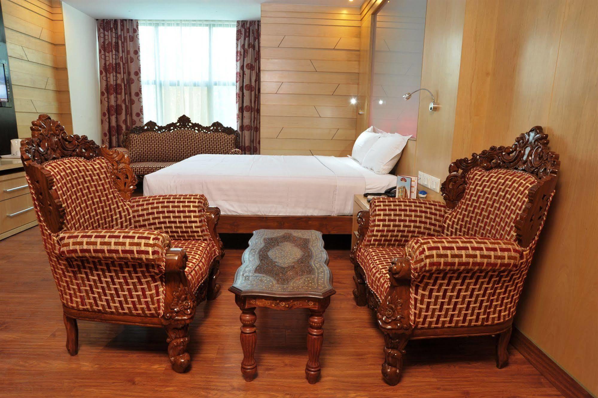 Hotel Emarald, Νέο Δελχί Εξωτερικό φωτογραφία