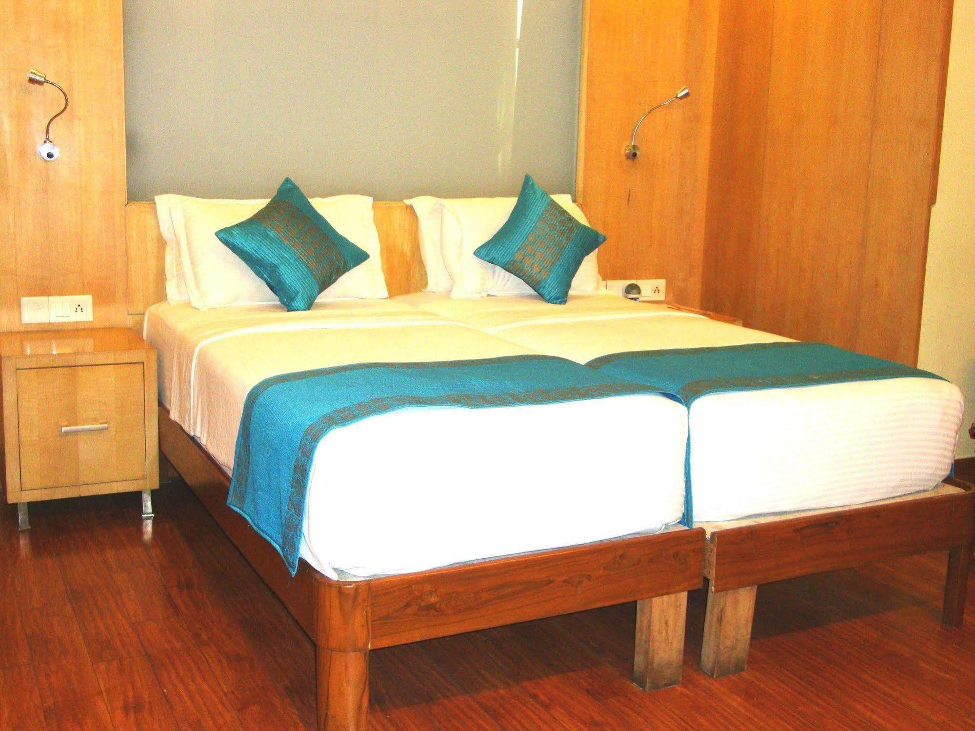 Hotel Emarald, Νέο Δελχί Εξωτερικό φωτογραφία